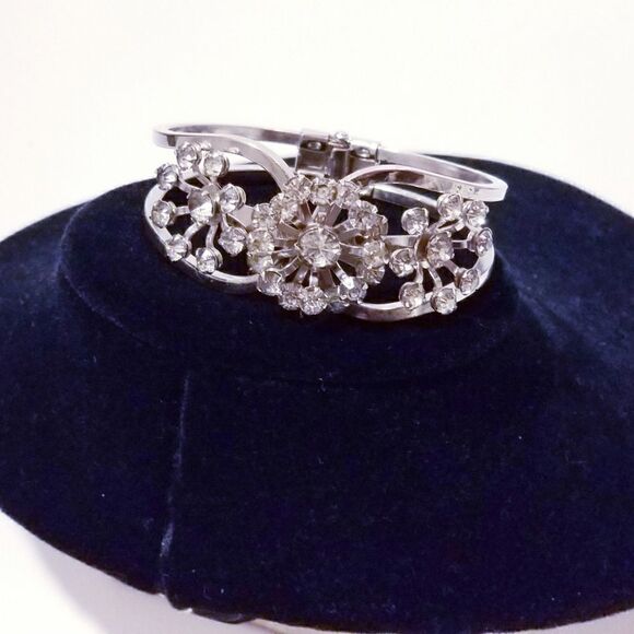 Vintage silver floral crystal clamper bracelet - Picture 1 of 10